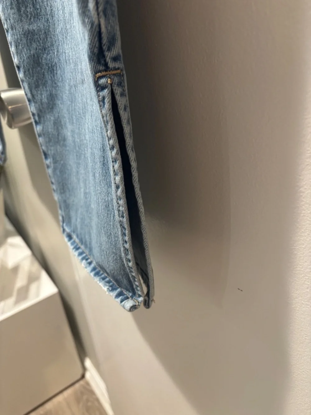 EUC Hidden straight leg Jeans with a slit at the hem size 31